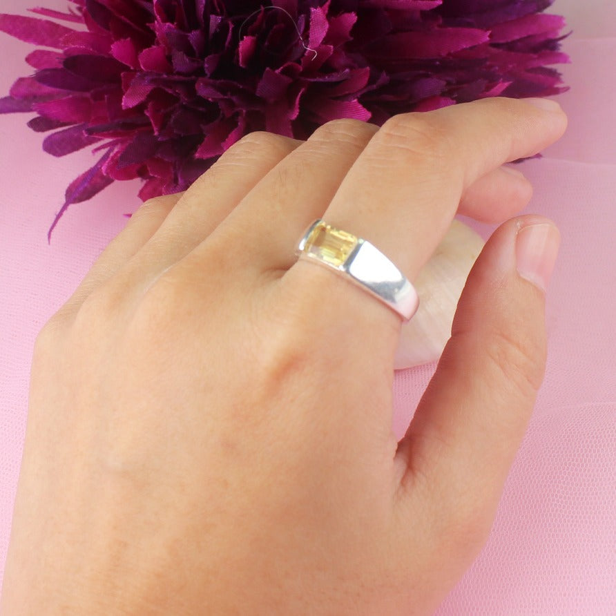 Fashionable Yellow Cirtine Ring for Women and Girls