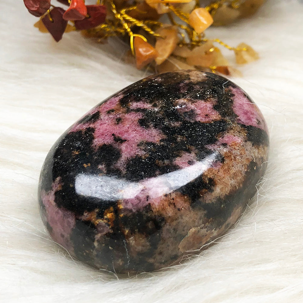 Rhodonite Palmstone – Compassion, Healing & Emotional Balance