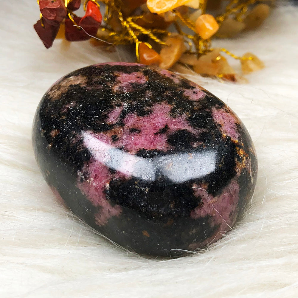 Rhodonite Palmstone – Compassion, Healing & Emotional Balance