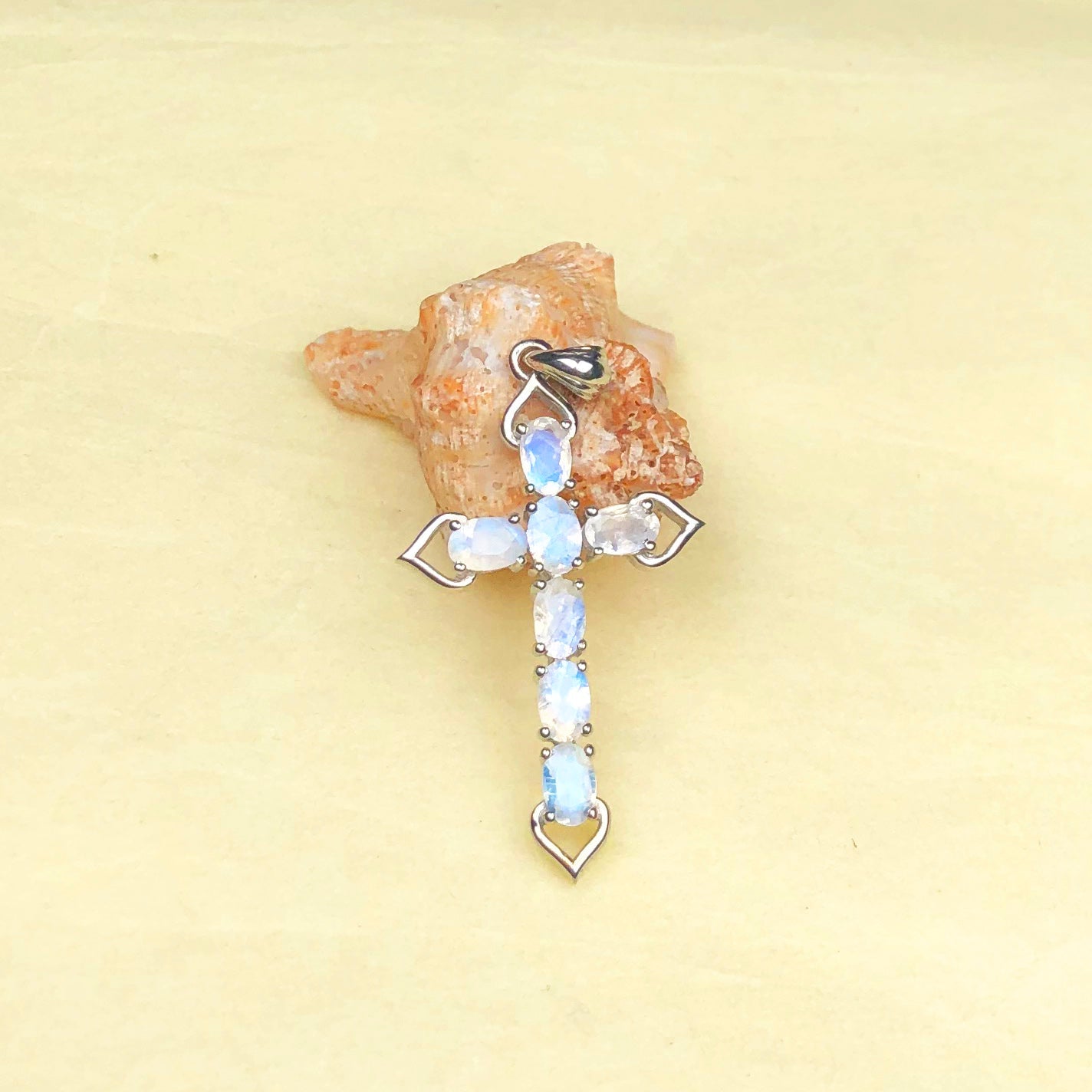 Wonderful White Moonstone Sterling Silver Pendant