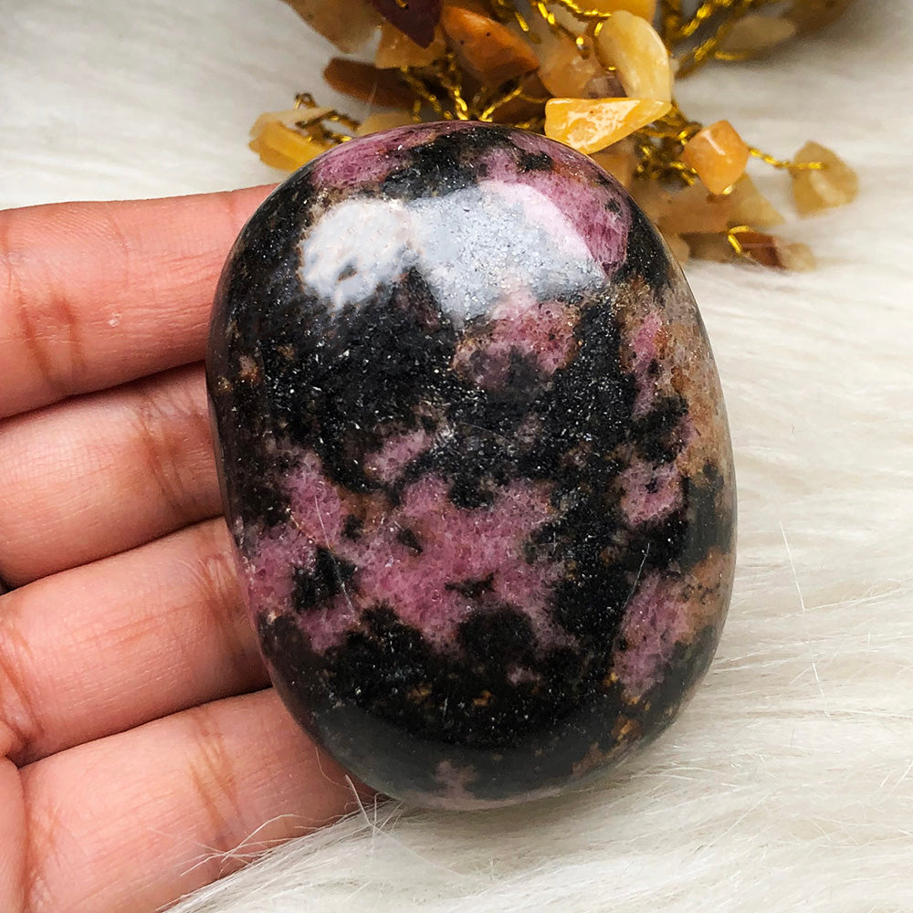 Rhodonite Palmstone – Compassion, Healing & Emotional Balance