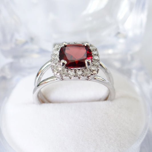Very Beautiful Red Garnet Sterling Silver Ring